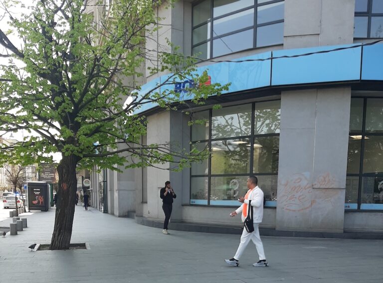contract colectiv de munca banci, bcr